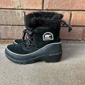 Women’s faux fur lined short winter boots